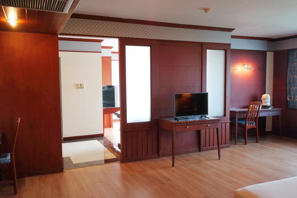 Grand Park Hotel Nakhon Si Thammarat Exteriör bild