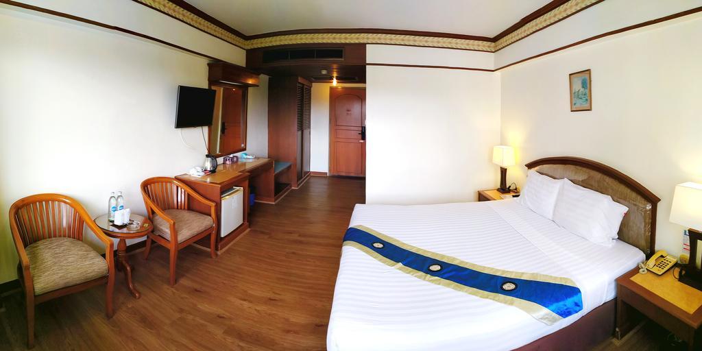 Grand Park Hotel Nakhon Si Thammarat Exteriör bild
