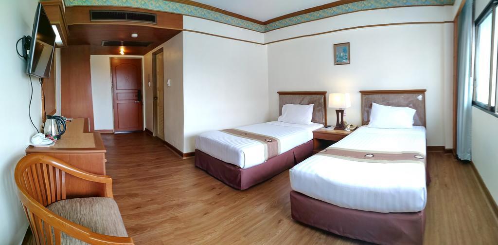 Grand Park Hotel Nakhon Si Thammarat Exteriör bild