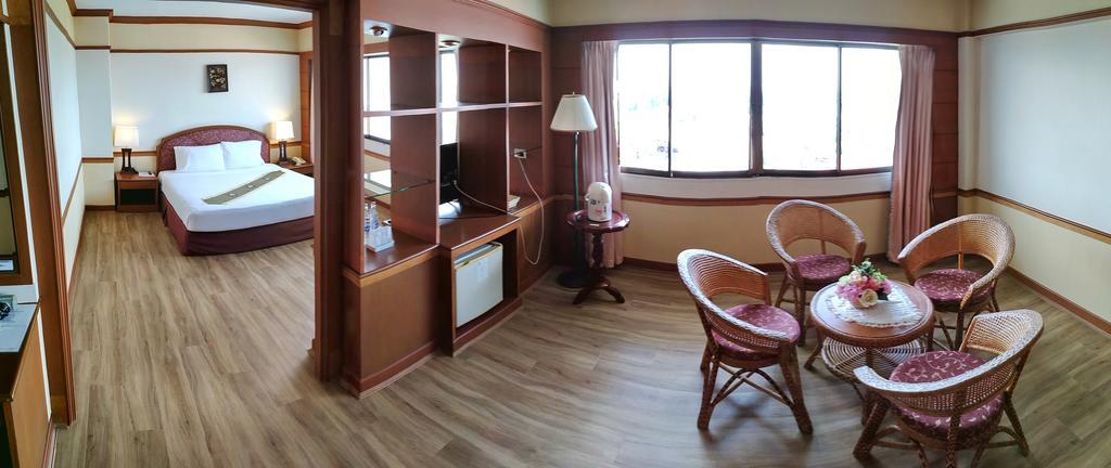 Grand Park Hotel Nakhon Si Thammarat Exteriör bild