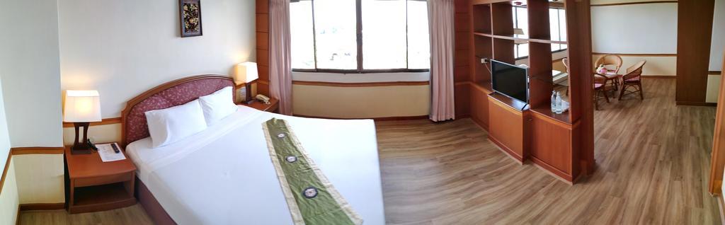 Grand Park Hotel Nakhon Si Thammarat Rum bild