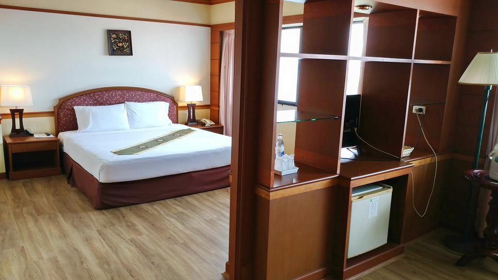 Grand Park Hotel Nakhon Si Thammarat Rum bild