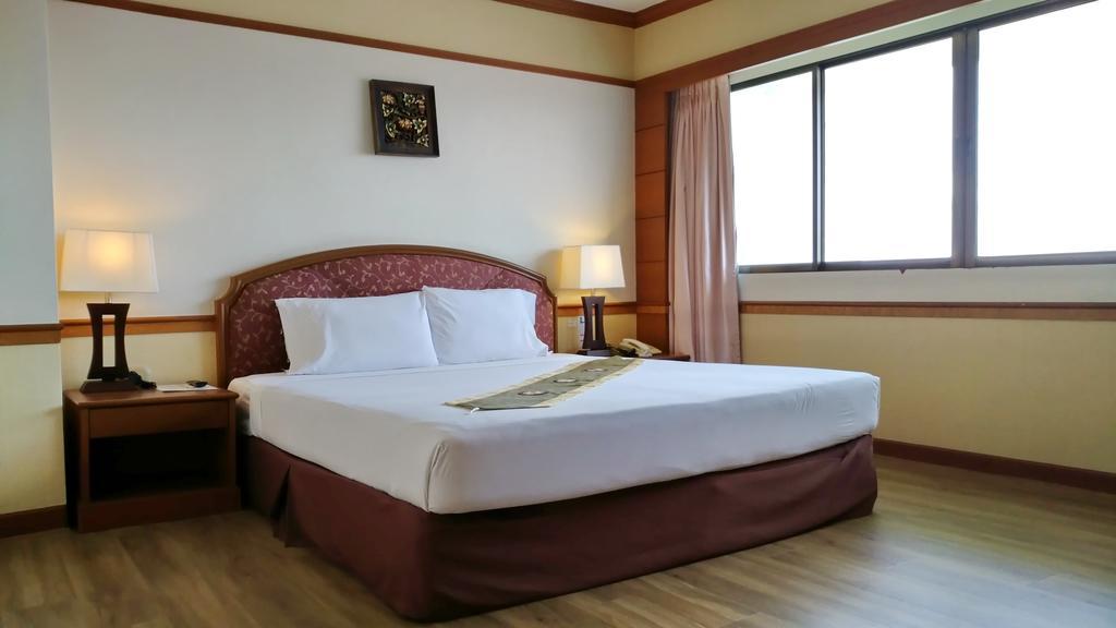 Grand Park Hotel Nakhon Si Thammarat Rum bild