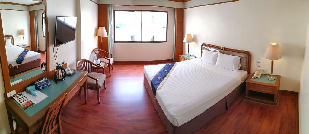 Grand Park Hotel Nakhon Si Thammarat Exteriör bild