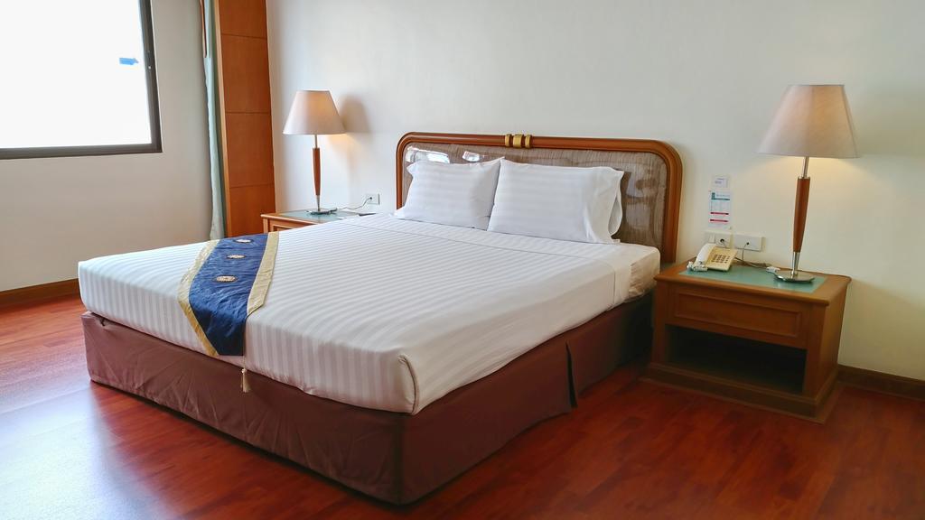 Grand Park Hotel Nakhon Si Thammarat Exteriör bild
