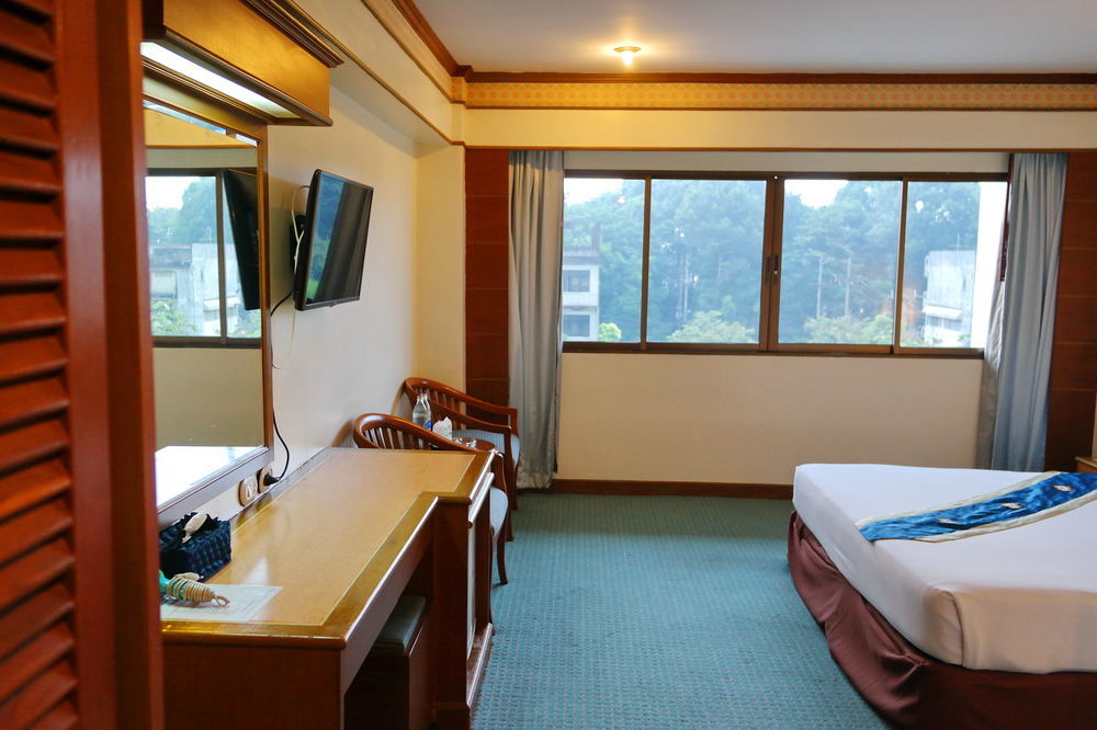 Grand Park Hotel Nakhon Si Thammarat Exteriör bild