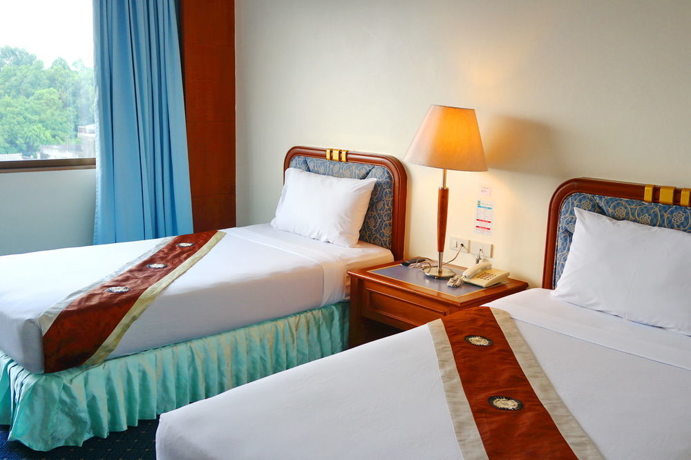 Grand Park Hotel Nakhon Si Thammarat Exteriör bild