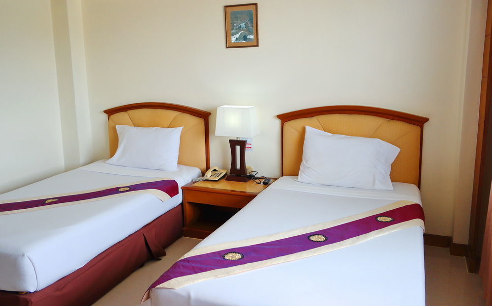 Grand Park Hotel Nakhon Si Thammarat Exteriör bild