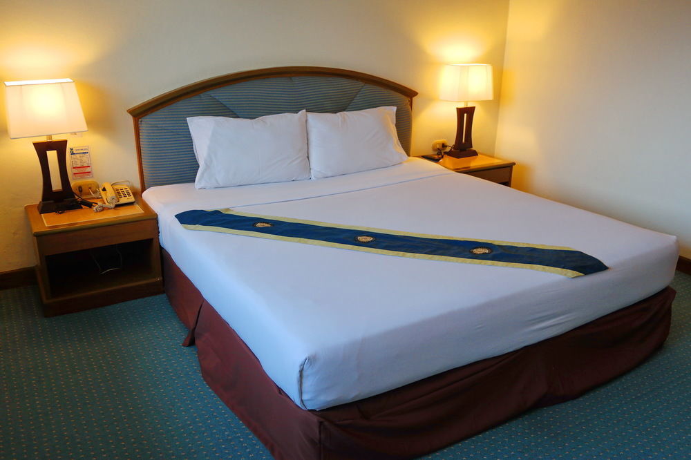 Grand Park Hotel Nakhon Si Thammarat Exteriör bild