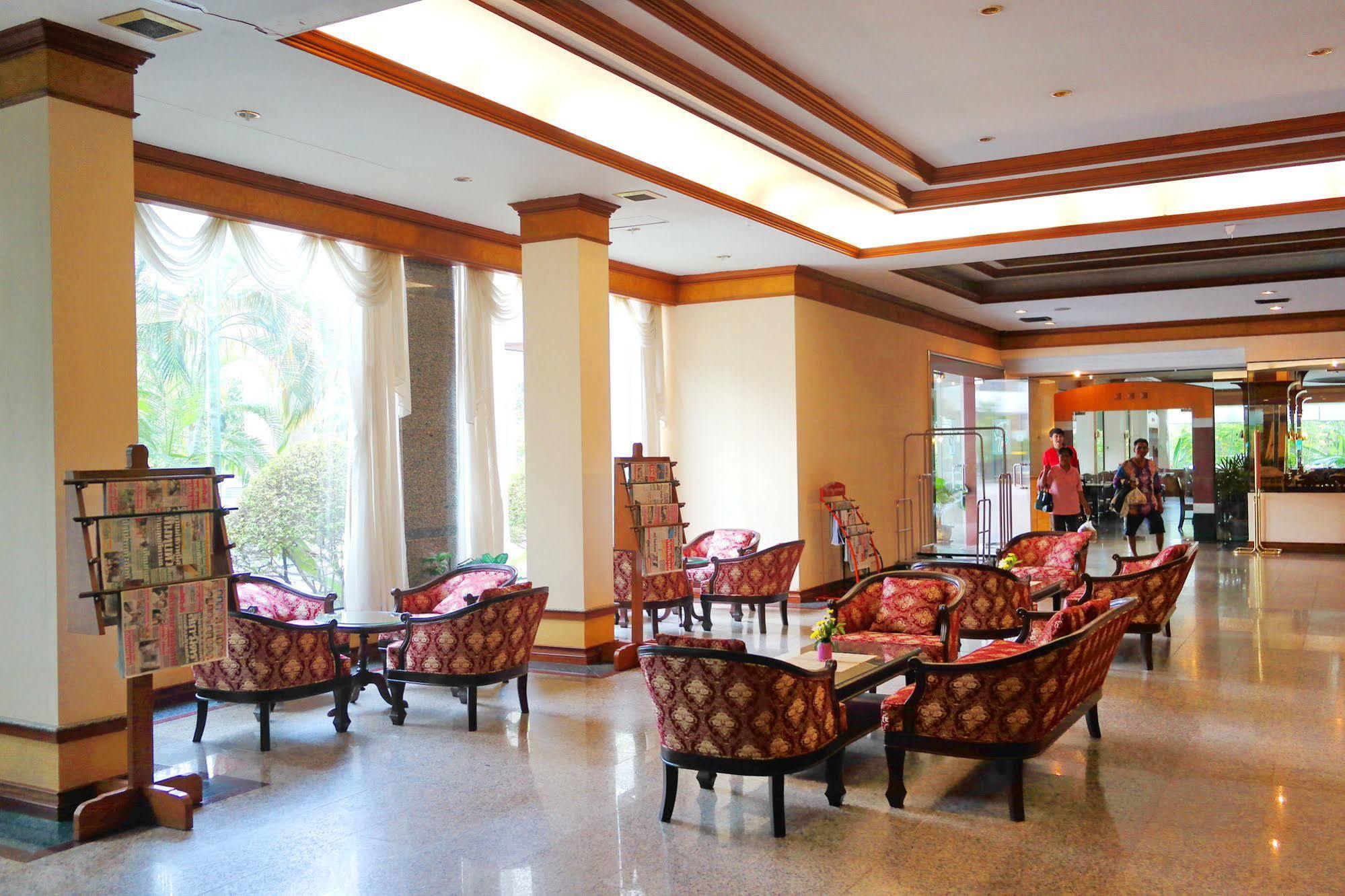 Grand Park Hotel Nakhon Si Thammarat Exteriör bild