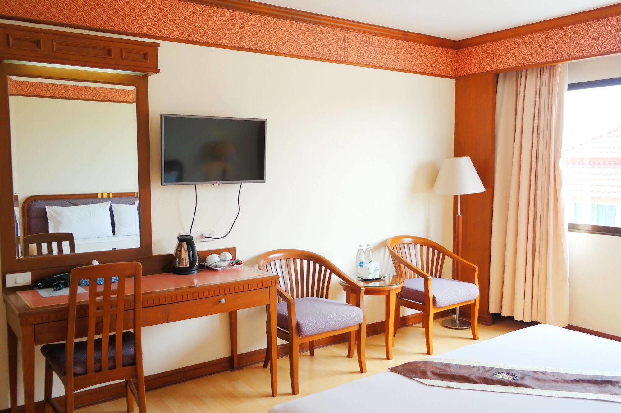 Grand Park Hotel Nakhon Si Thammarat Exteriör bild