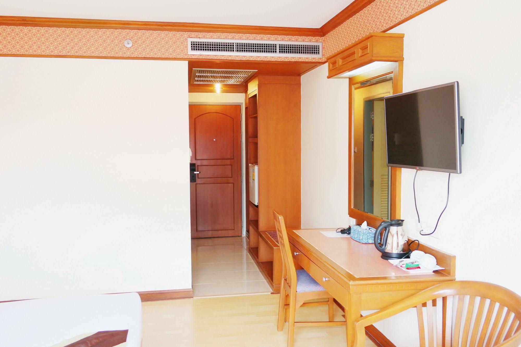 Grand Park Hotel Nakhon Si Thammarat Exteriör bild