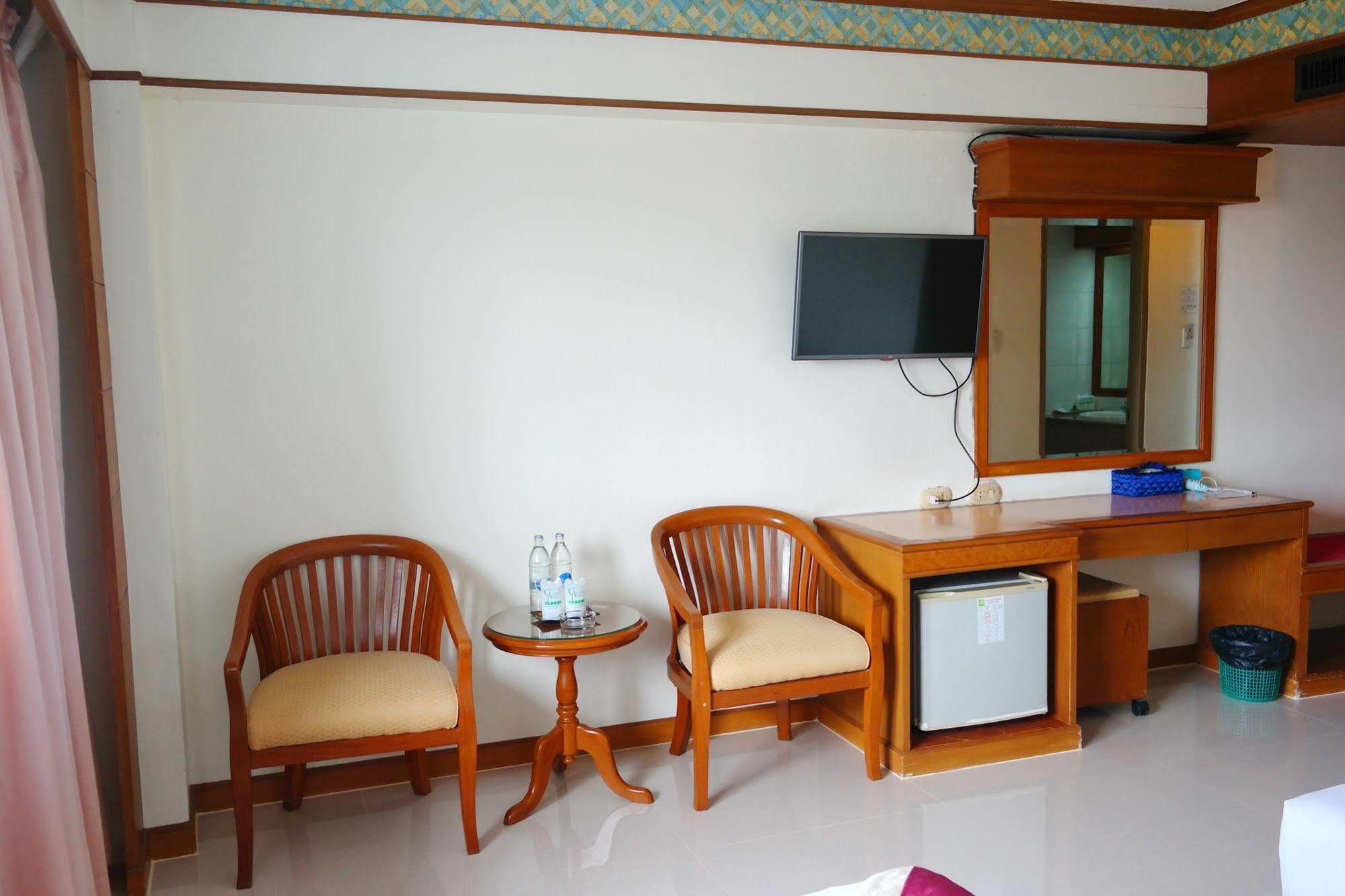 Grand Park Hotel Nakhon Si Thammarat Exteriör bild