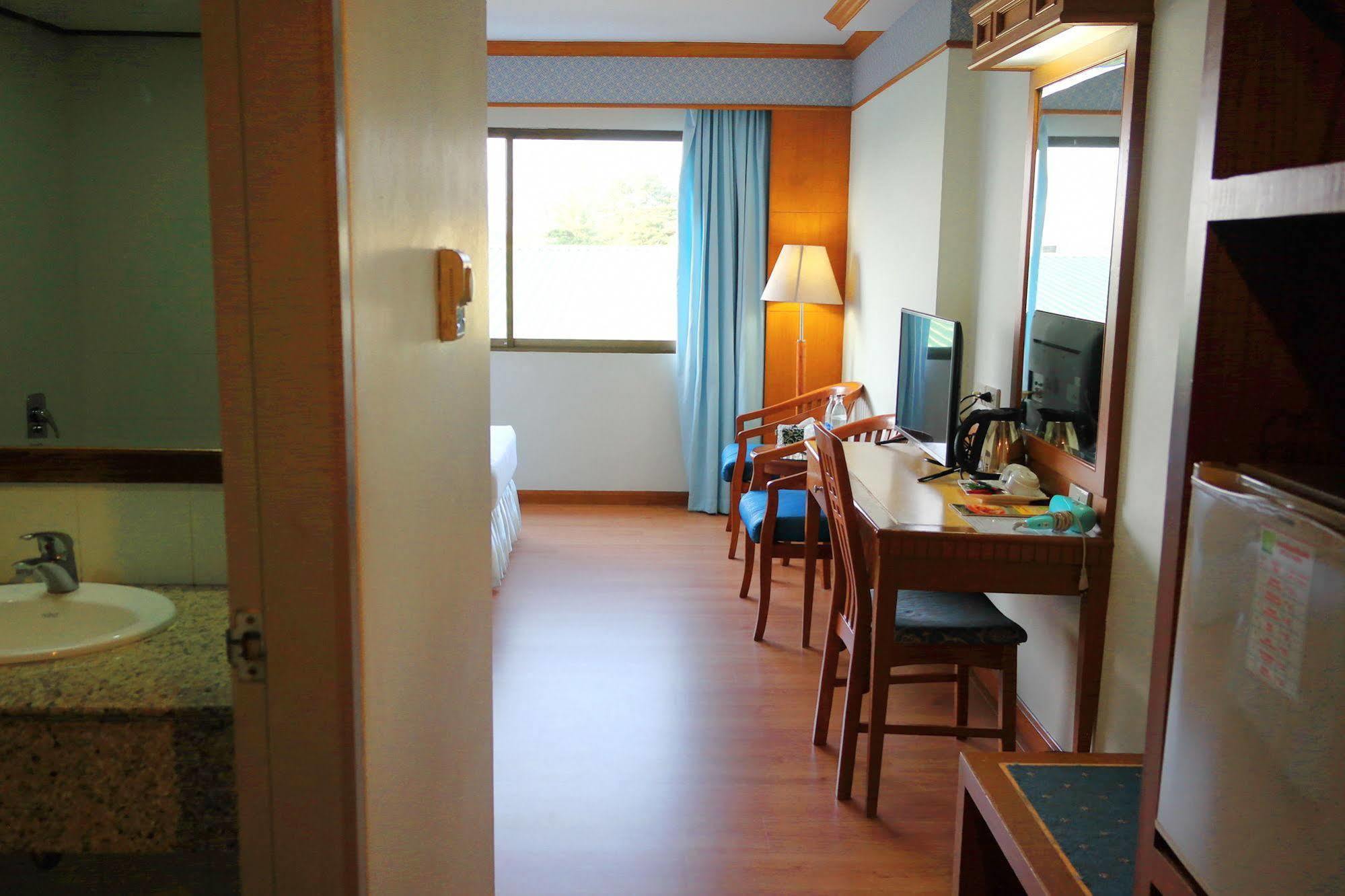 Grand Park Hotel Nakhon Si Thammarat Exteriör bild