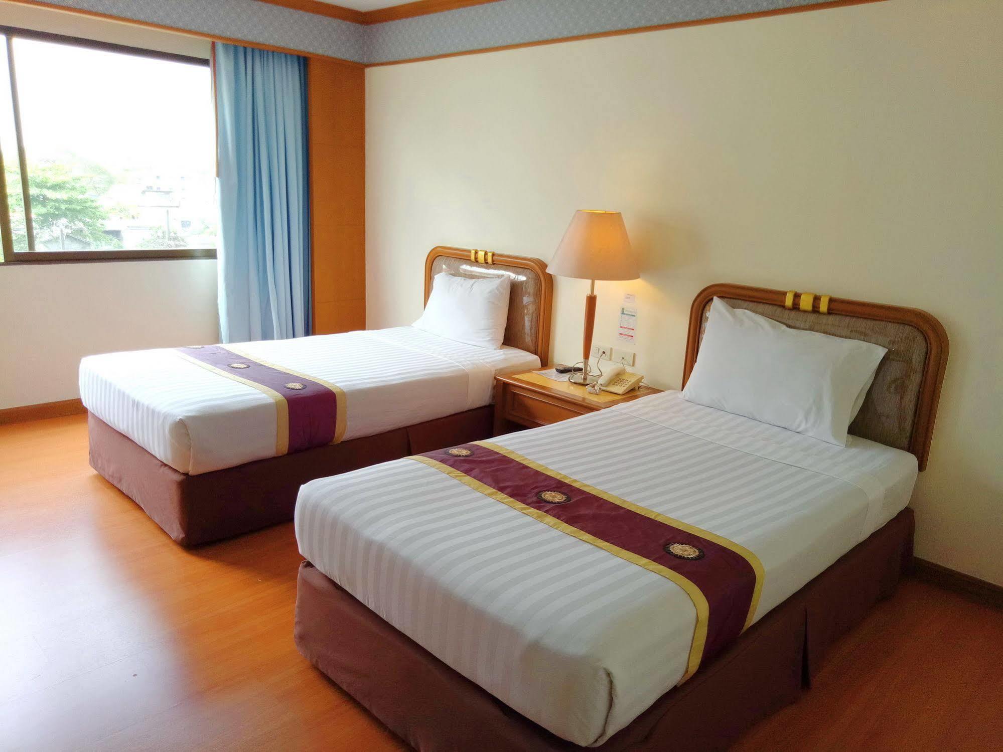 Grand Park Hotel Nakhon Si Thammarat Exteriör bild