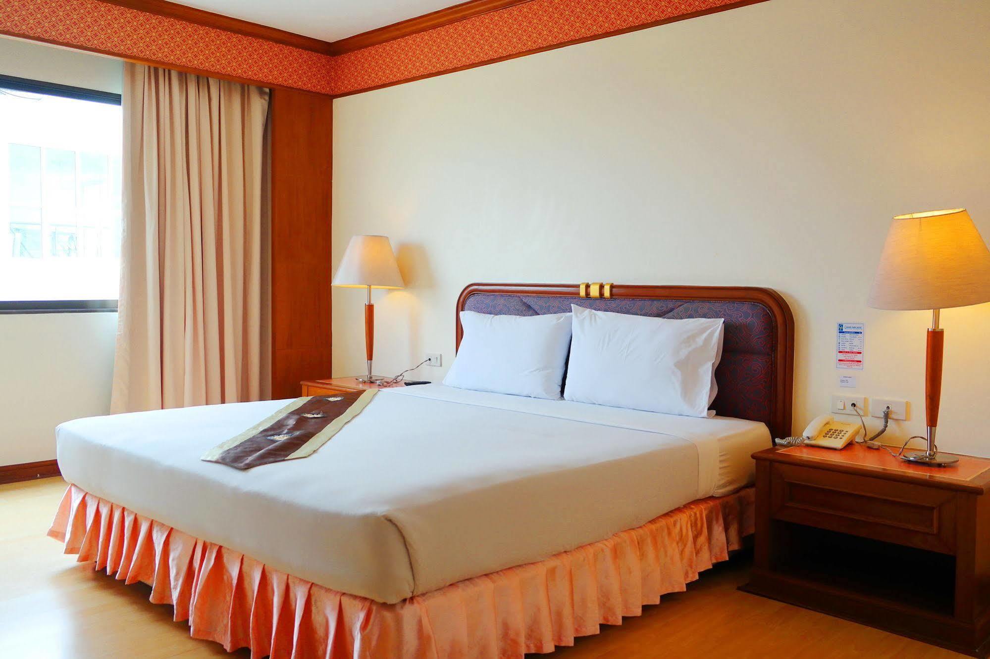 Grand Park Hotel Nakhon Si Thammarat Exteriör bild