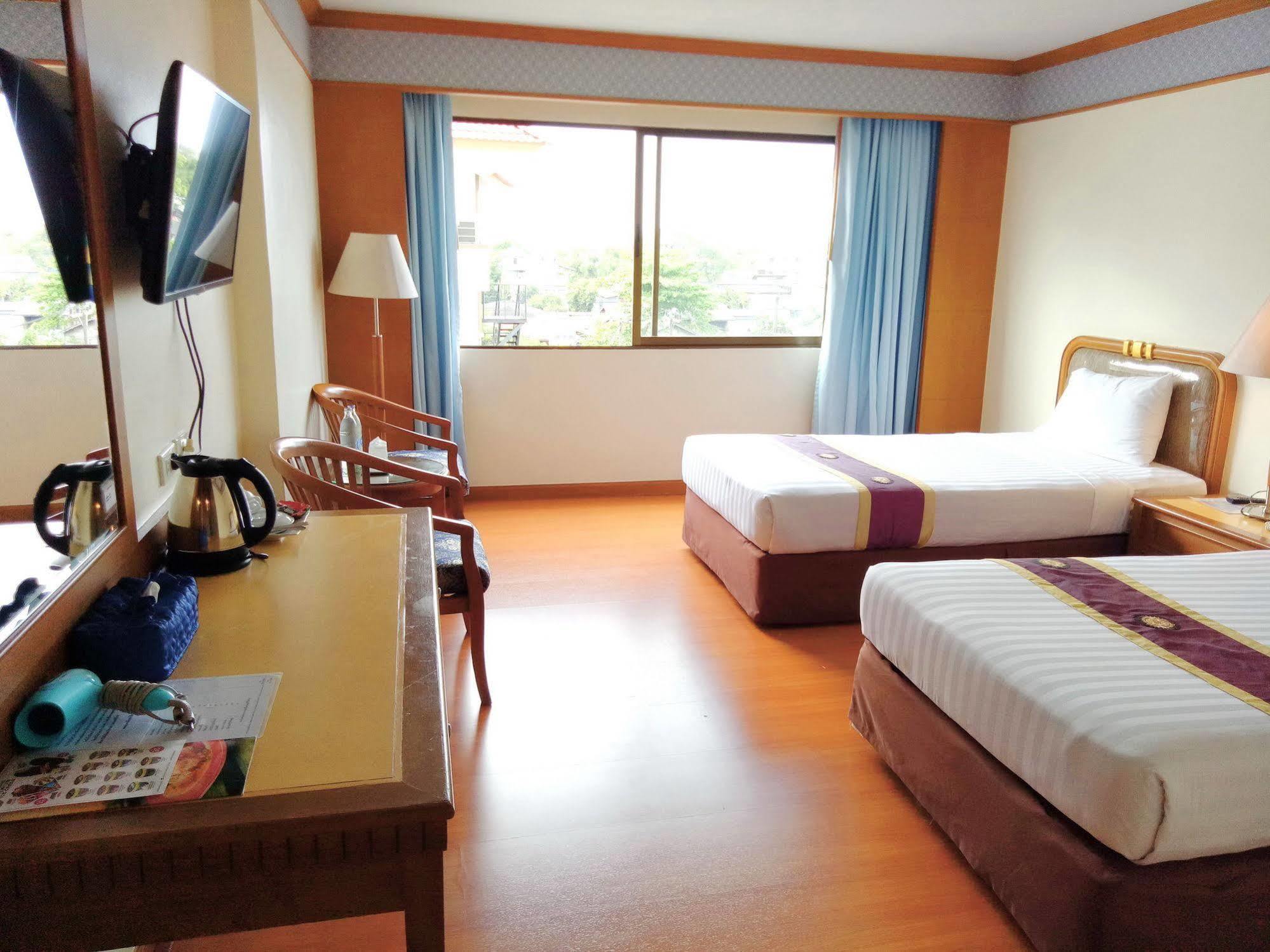 Grand Park Hotel Nakhon Si Thammarat Exteriör bild