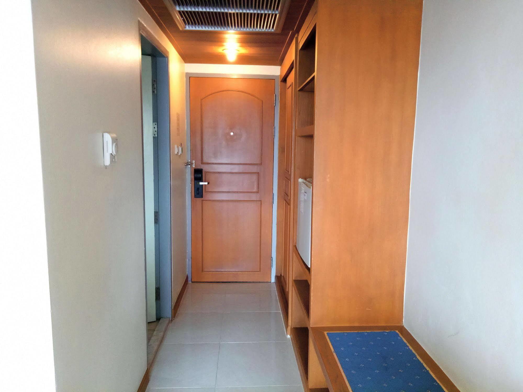 Grand Park Hotel Nakhon Si Thammarat Exteriör bild