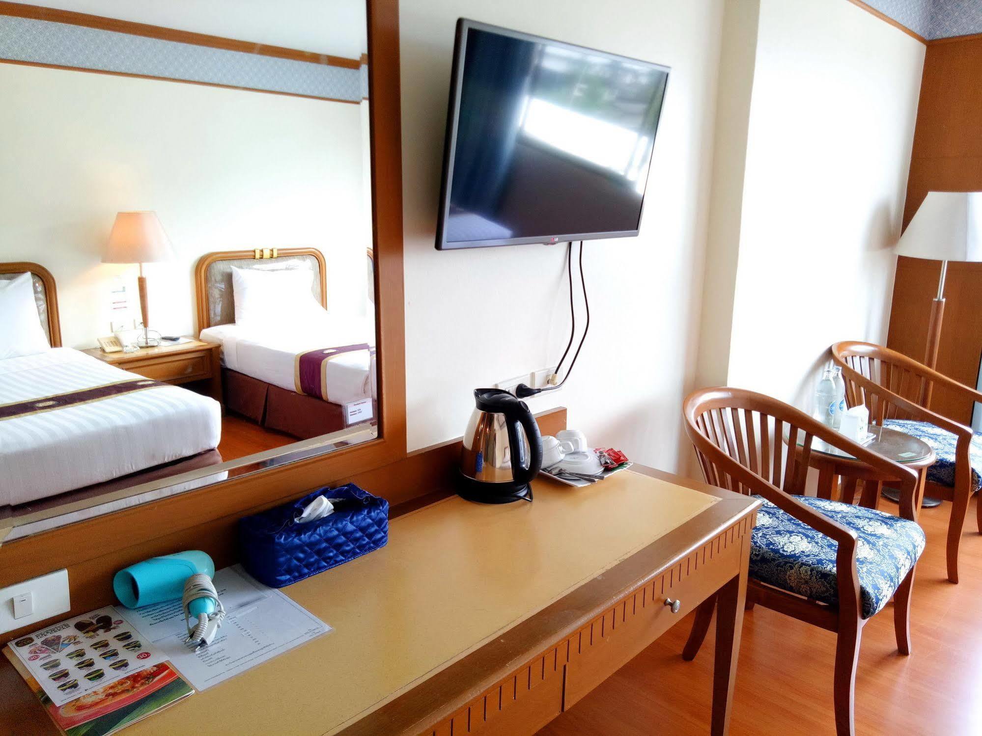 Grand Park Hotel Nakhon Si Thammarat Exteriör bild