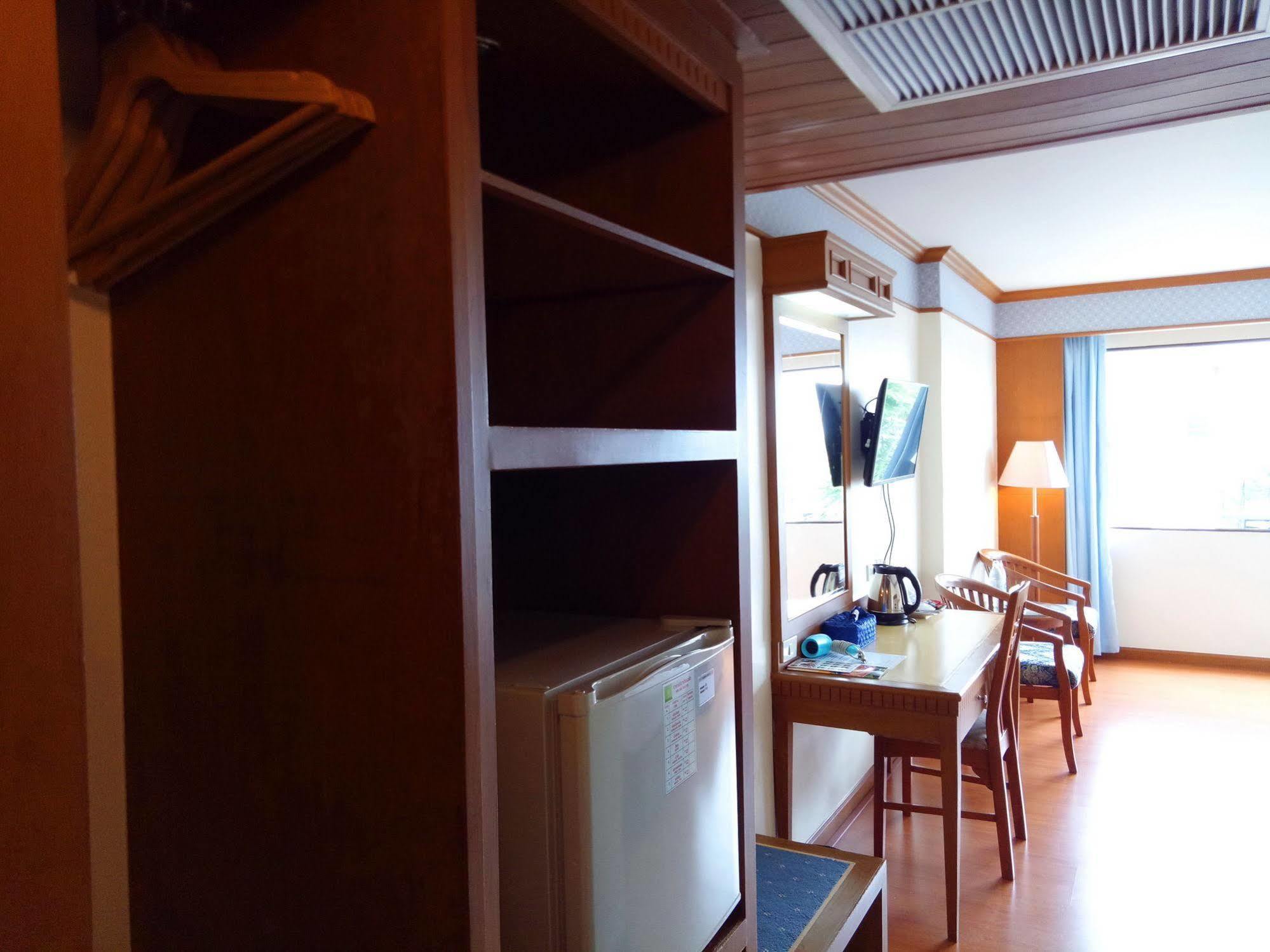 Grand Park Hotel Nakhon Si Thammarat Exteriör bild