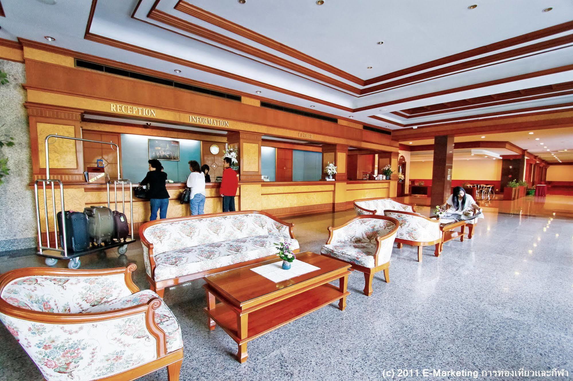 Grand Park Hotel Nakhon Si Thammarat Exteriör bild