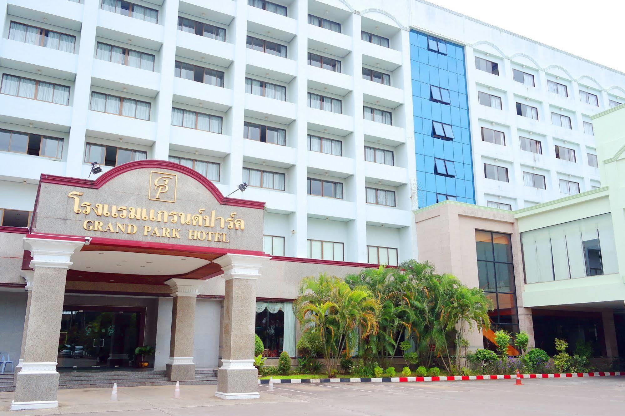 Grand Park Hotel Nakhon Si Thammarat Exteriör bild